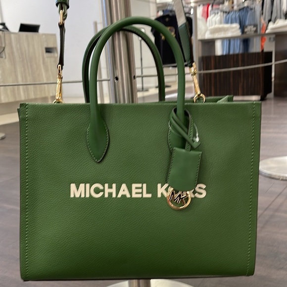Michael Kors Mirella Medium East West Pebbled Leather Tote Shopper Bag MK EW
NWT - Picture 1 of 16